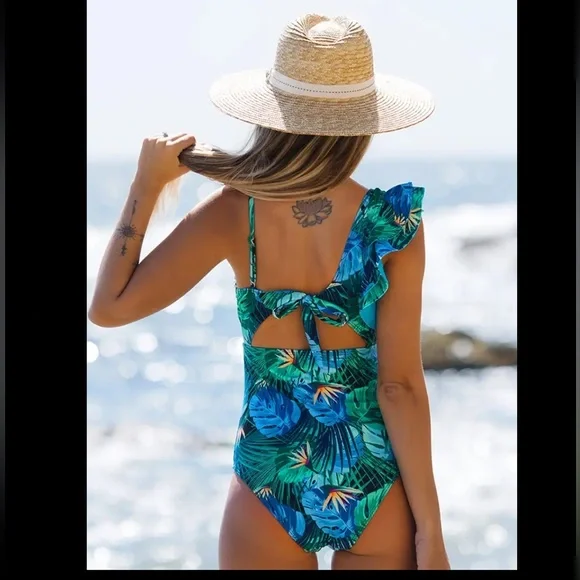 ‼️Final price Leaves print full coverage one pieceruffle shoulder swimsuit